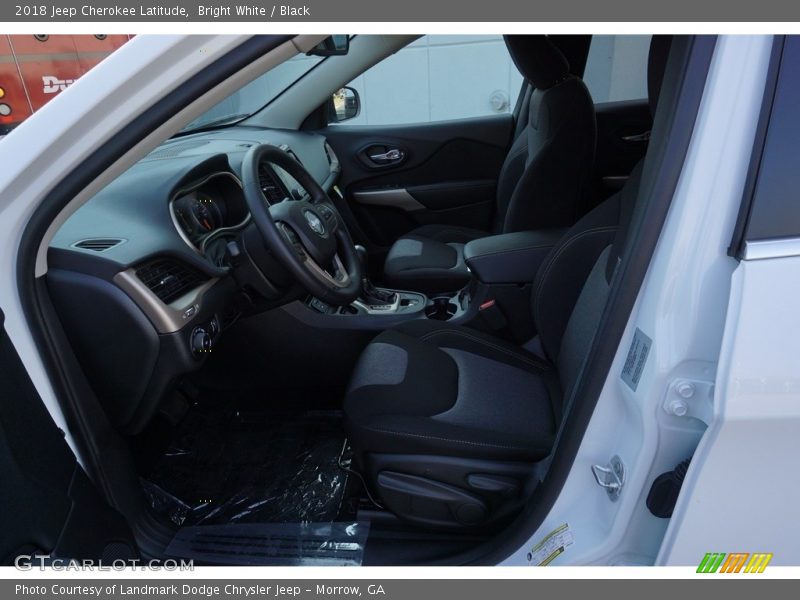 Bright White / Black 2018 Jeep Cherokee Latitude