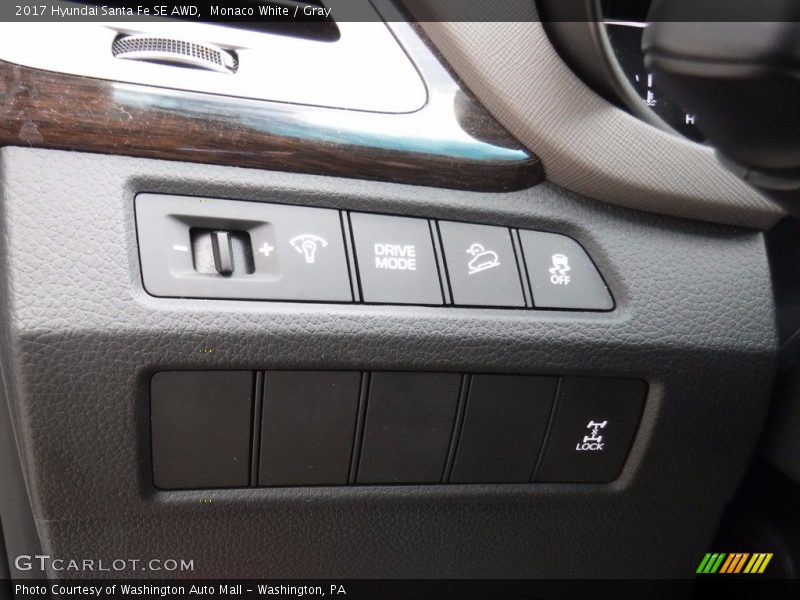 Monaco White / Gray 2017 Hyundai Santa Fe SE AWD