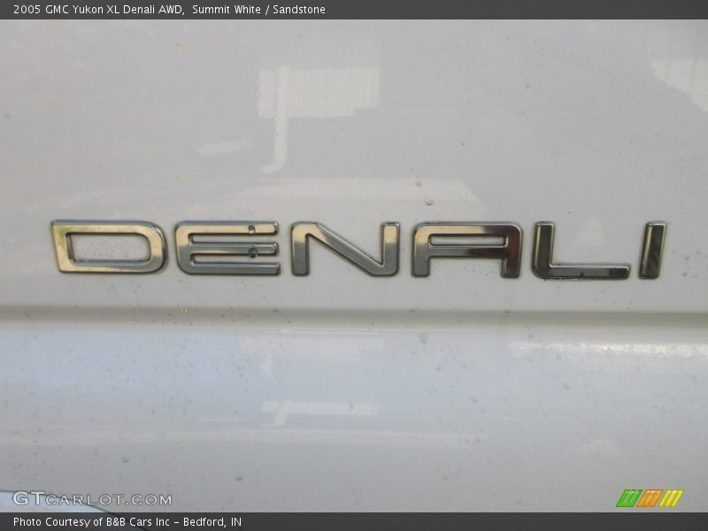 Summit White / Sandstone 2005 GMC Yukon XL Denali AWD
