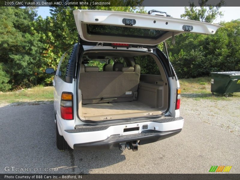 Summit White / Sandstone 2005 GMC Yukon XL Denali AWD