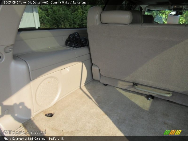 Summit White / Sandstone 2005 GMC Yukon XL Denali AWD