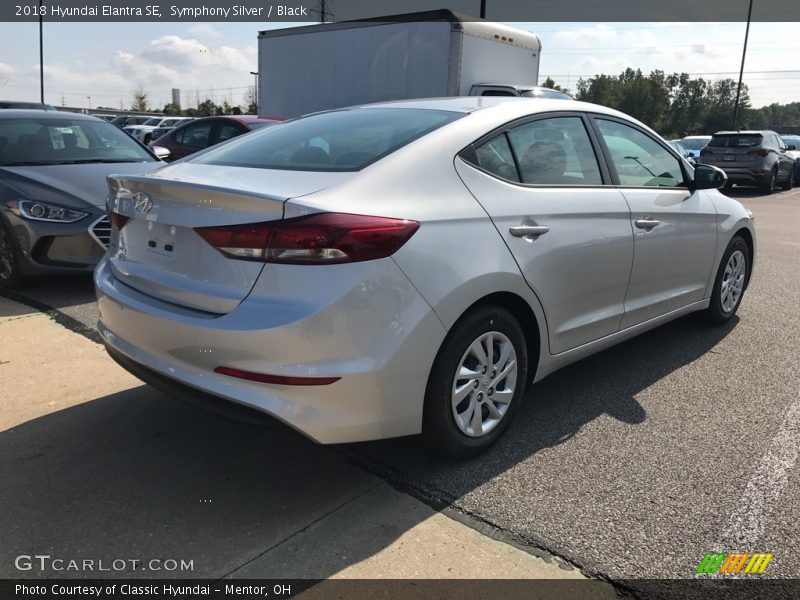 Symphony Silver / Black 2018 Hyundai Elantra SE