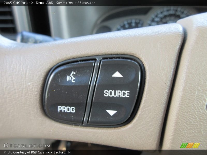 Summit White / Sandstone 2005 GMC Yukon XL Denali AWD
