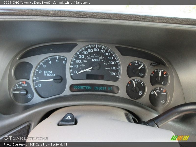 Summit White / Sandstone 2005 GMC Yukon XL Denali AWD