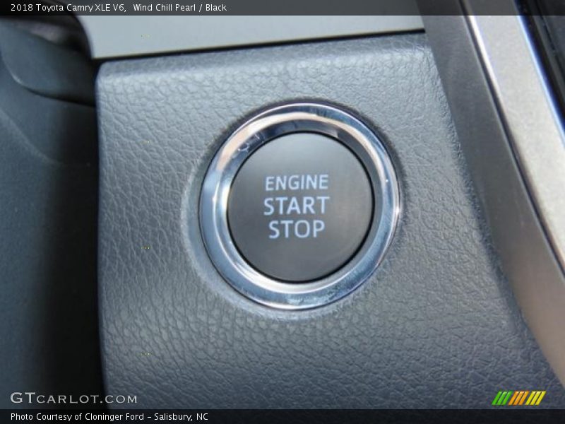 Wind Chill Pearl / Black 2018 Toyota Camry XLE V6