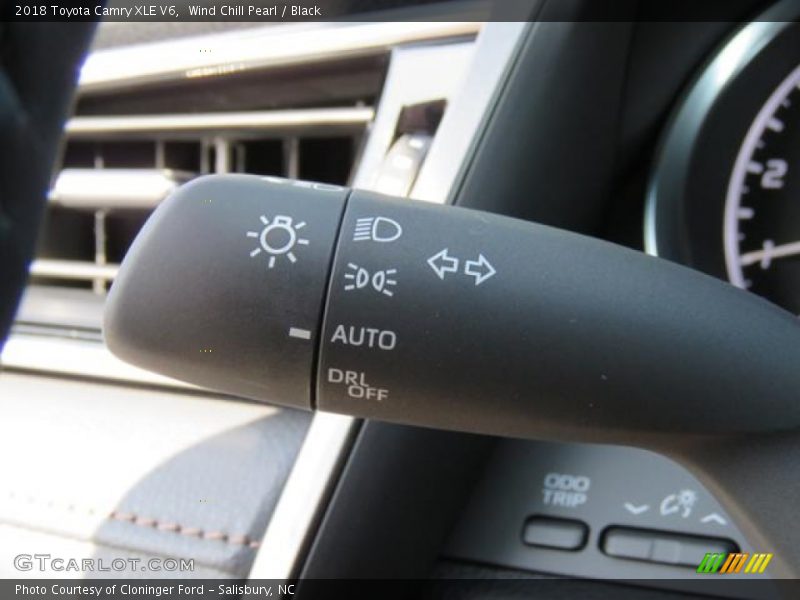 Wind Chill Pearl / Black 2018 Toyota Camry XLE V6