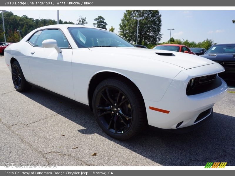 Front 3/4 View of 2018 Challenger SXT