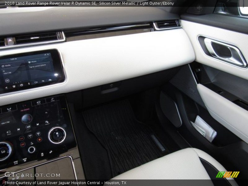 Silicon Silver Metallic / Light Oyster/Ebony 2018 Land Rover Range Rover Velar R Dynamic SE
