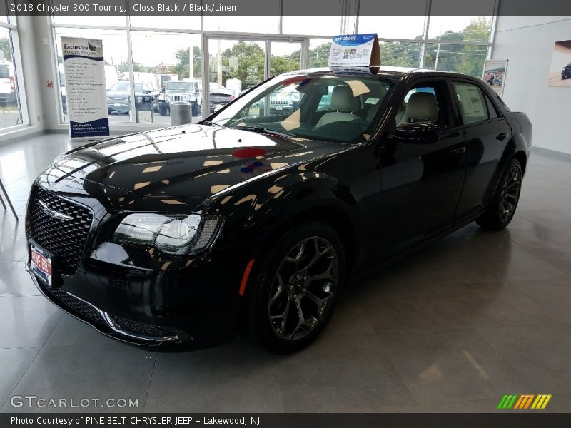 Gloss Black / Black/Linen 2018 Chrysler 300 Touring