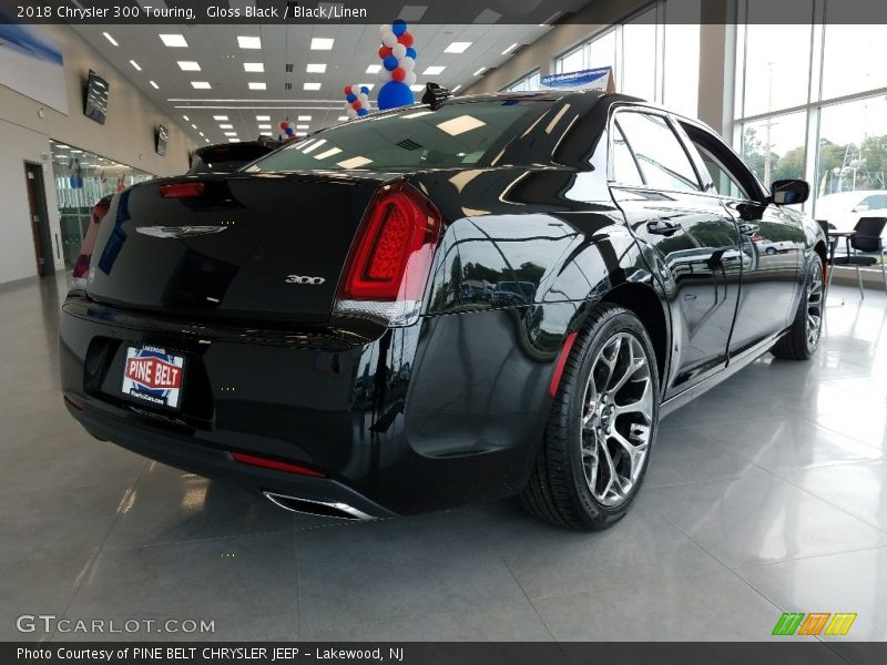 Gloss Black / Black/Linen 2018 Chrysler 300 Touring