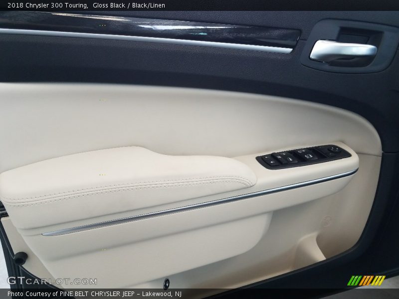 Gloss Black / Black/Linen 2018 Chrysler 300 Touring