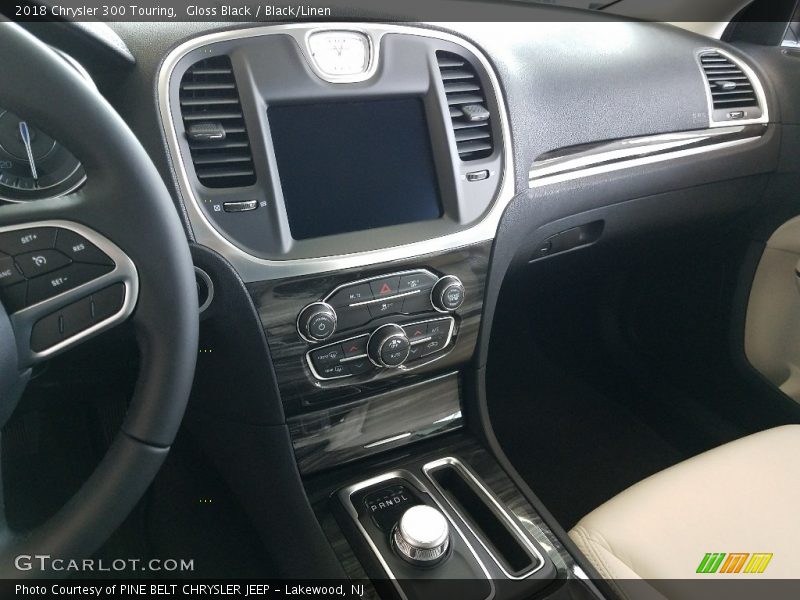 Gloss Black / Black/Linen 2018 Chrysler 300 Touring