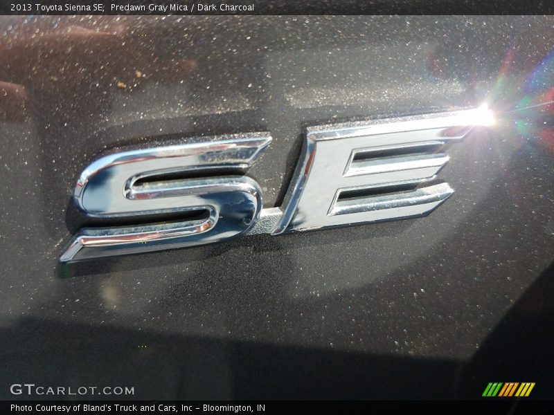 Predawn Gray Mica / Dark Charcoal 2013 Toyota Sienna SE