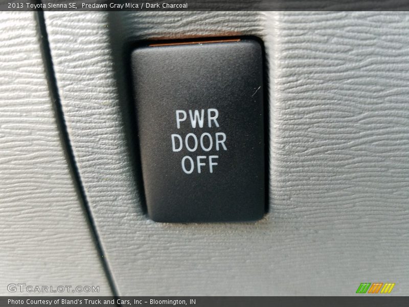 Predawn Gray Mica / Dark Charcoal 2013 Toyota Sienna SE