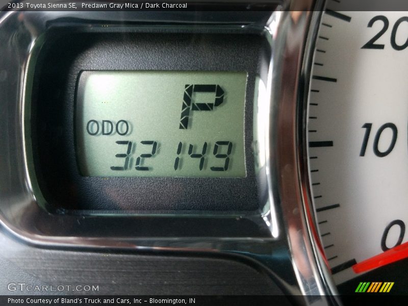 Predawn Gray Mica / Dark Charcoal 2013 Toyota Sienna SE