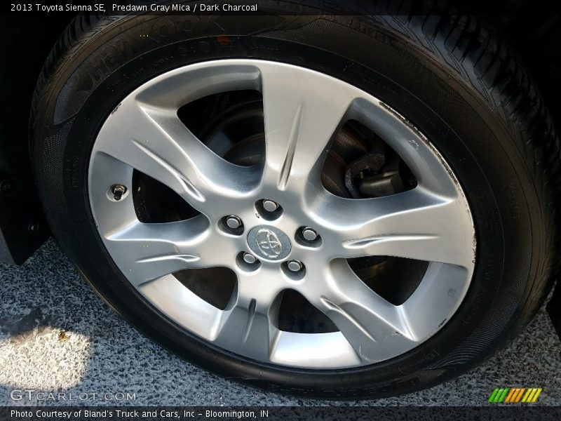 Predawn Gray Mica / Dark Charcoal 2013 Toyota Sienna SE