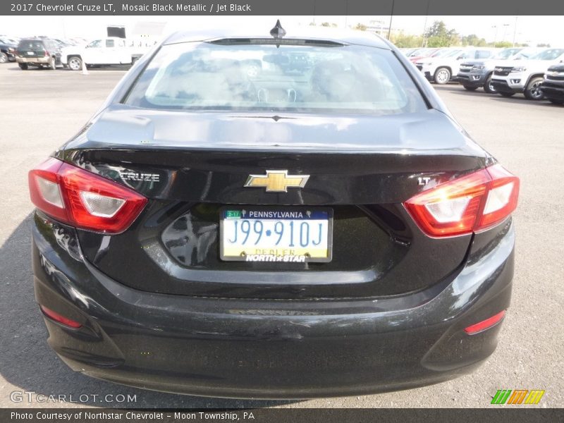 Mosaic Black Metallic / Jet Black 2017 Chevrolet Cruze LT