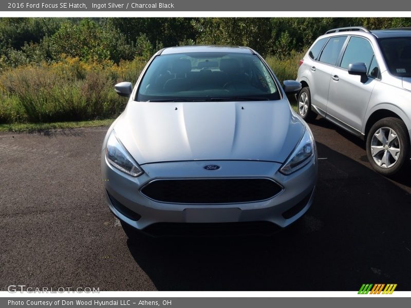 Ingot Silver / Charcoal Black 2016 Ford Focus SE Hatch