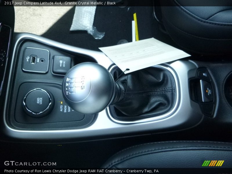 Granite Crystal Metallic / Black 2017 Jeep Compass Latitude 4x4