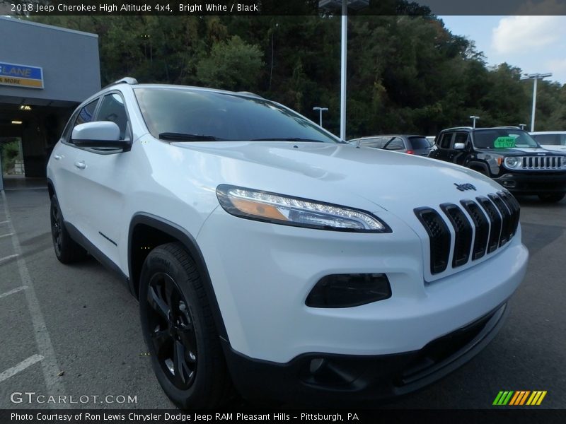 Front 3/4 View of 2018 Cherokee High Altitude 4x4