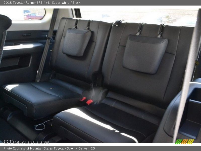 Super White / Black 2018 Toyota 4Runner SR5 4x4
