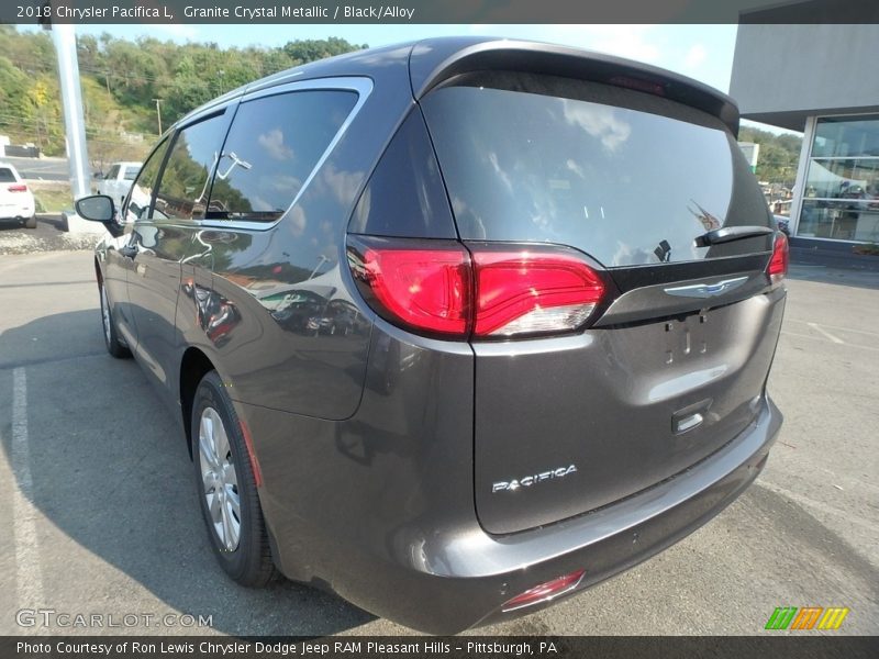 Granite Crystal Metallic / Black/Alloy 2018 Chrysler Pacifica L