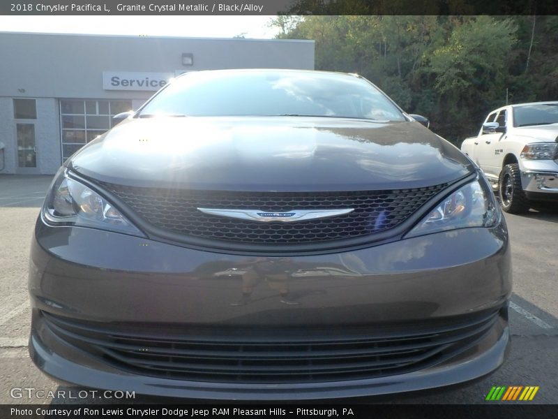 Granite Crystal Metallic / Black/Alloy 2018 Chrysler Pacifica L