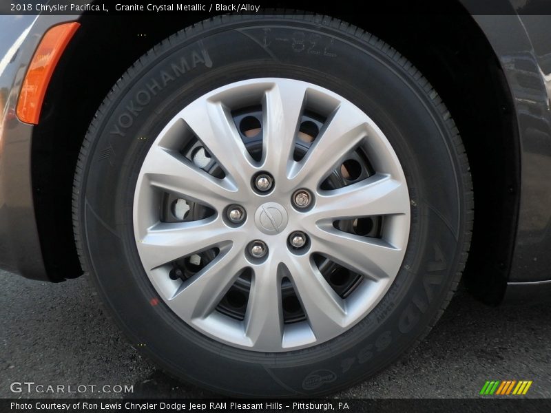 Granite Crystal Metallic / Black/Alloy 2018 Chrysler Pacifica L