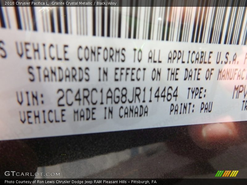 Granite Crystal Metallic / Black/Alloy 2018 Chrysler Pacifica L