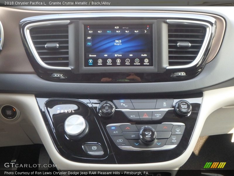 Granite Crystal Metallic / Black/Alloy 2018 Chrysler Pacifica L