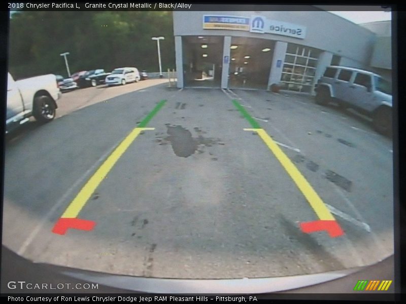 Granite Crystal Metallic / Black/Alloy 2018 Chrysler Pacifica L