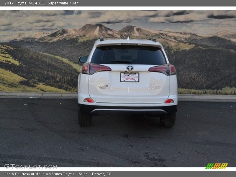 Super White / Ash 2017 Toyota RAV4 XLE