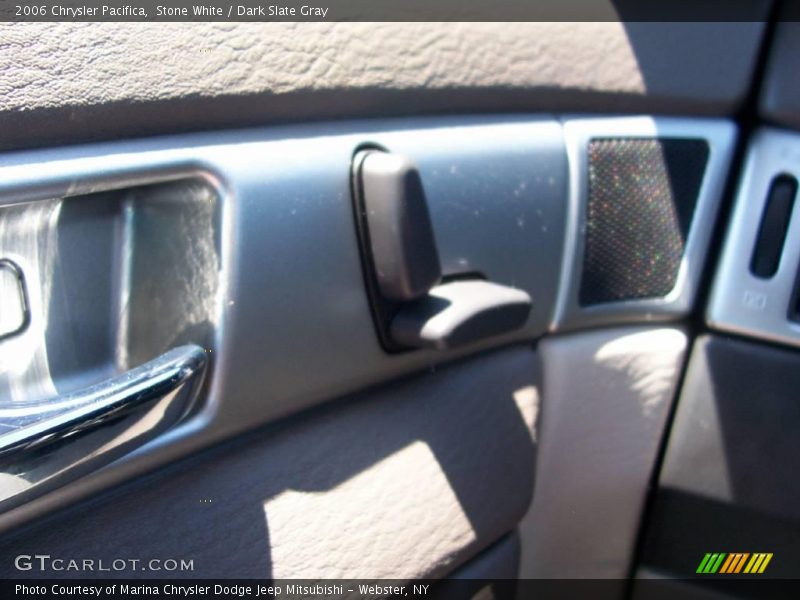 Stone White / Dark Slate Gray 2006 Chrysler Pacifica