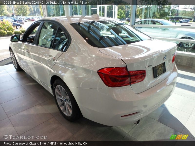 Alpine White / Black 2018 BMW 3 Series 320i xDrive Sedan