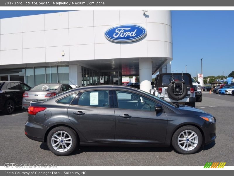 Magnetic / Medium Light Stone 2017 Ford Focus SE Sedan