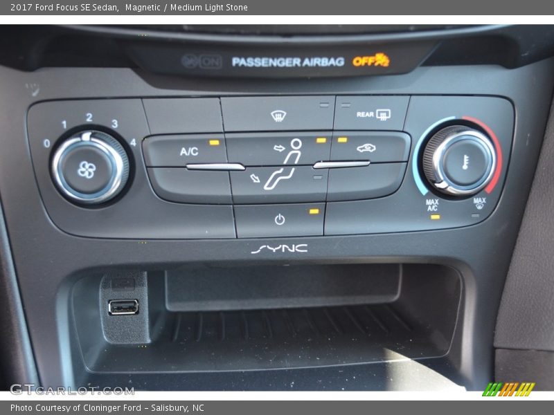 Magnetic / Medium Light Stone 2017 Ford Focus SE Sedan