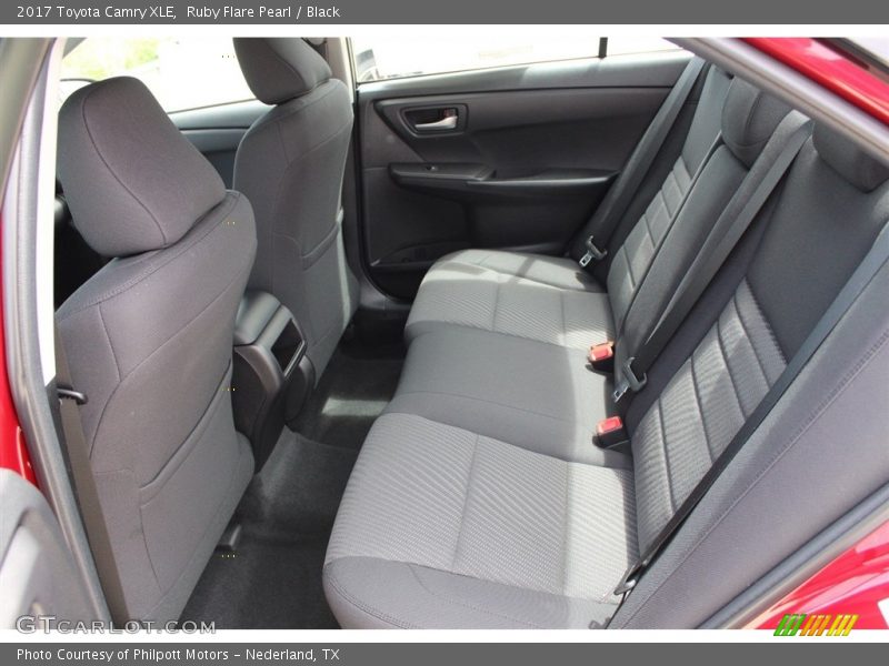 Ruby Flare Pearl / Black 2017 Toyota Camry XLE