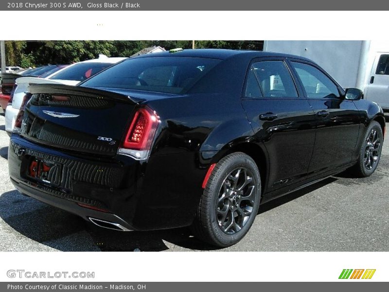 Gloss Black / Black 2018 Chrysler 300 S AWD