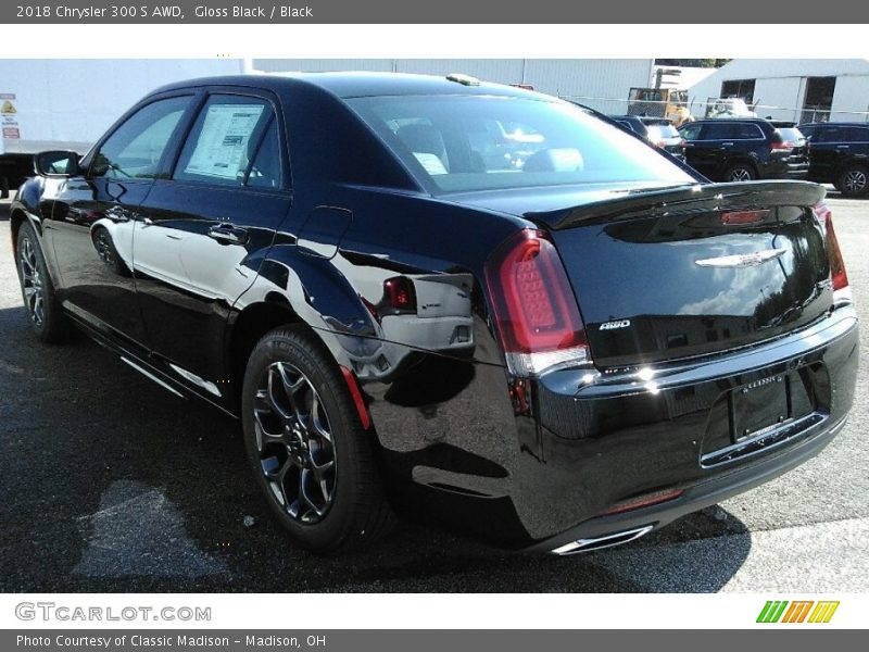 Gloss Black / Black 2018 Chrysler 300 S AWD