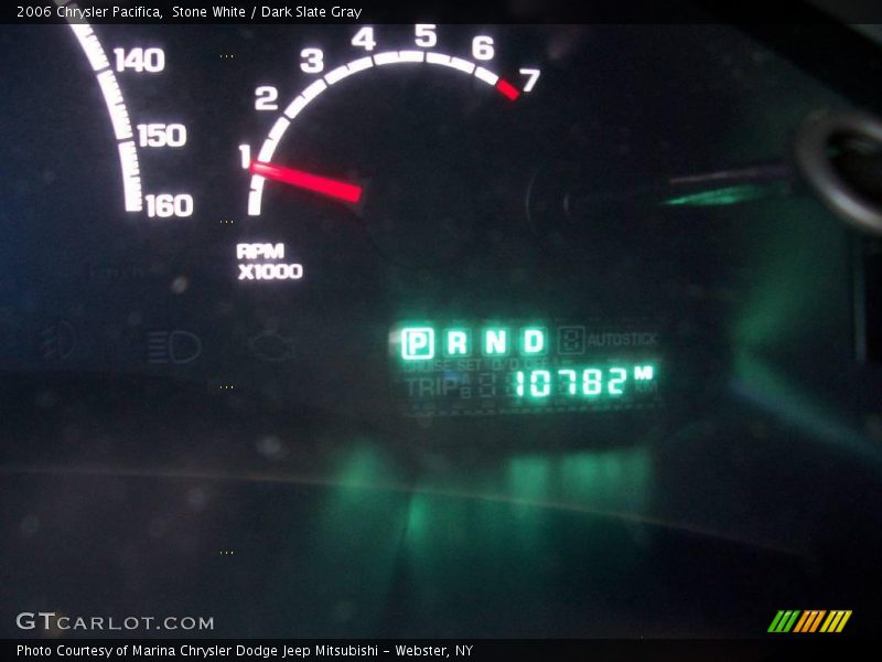 Stone White / Dark Slate Gray 2006 Chrysler Pacifica