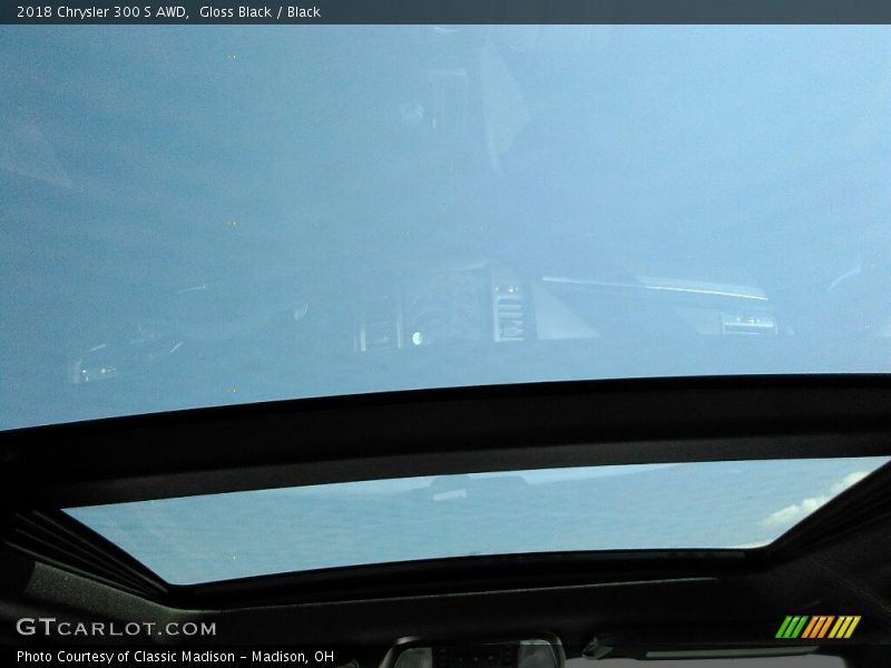 Gloss Black / Black 2018 Chrysler 300 S AWD