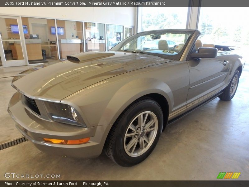 Mineral Grey Metallic / Medium Parchment 2005 Ford Mustang V6 Premium Convertible