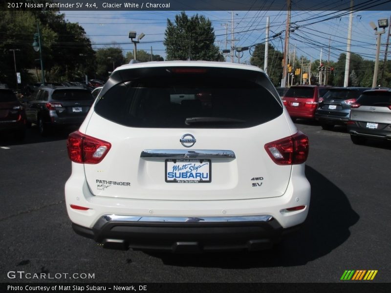 Glacier White / Charcoal 2017 Nissan Pathfinder SV 4x4
