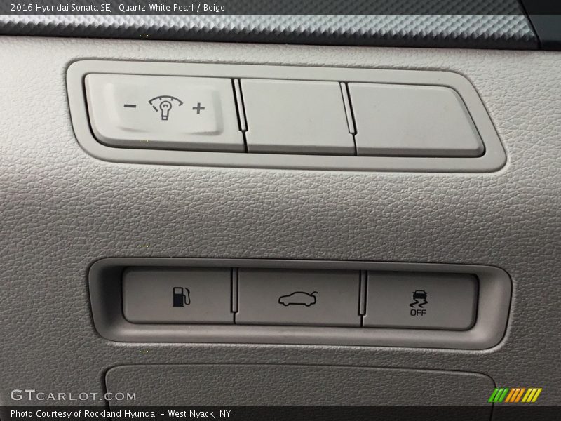 Quartz White Pearl / Beige 2016 Hyundai Sonata SE