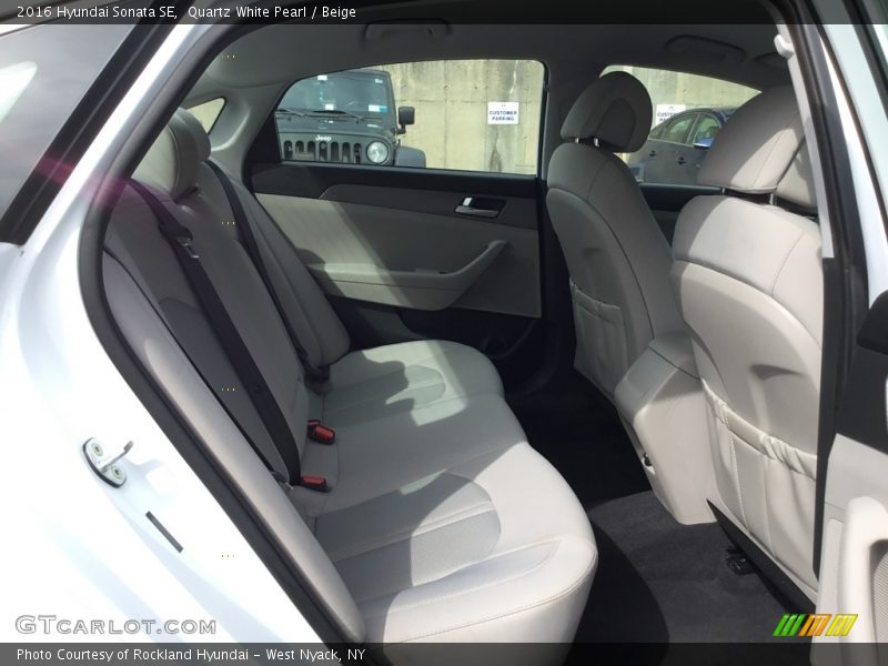 Quartz White Pearl / Beige 2016 Hyundai Sonata SE