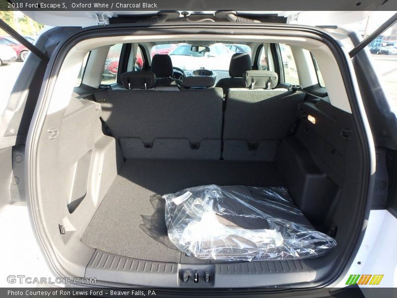 Oxford White / Charcoal Black 2018 Ford Escape S