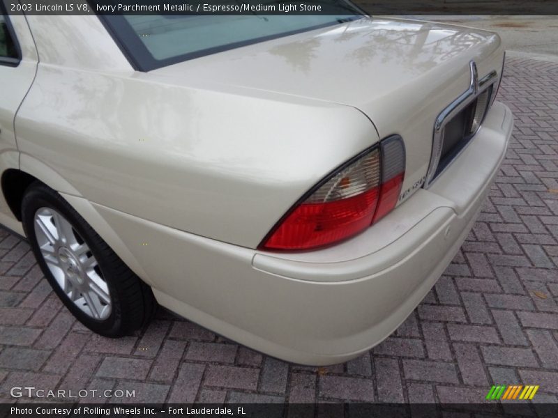 Ivory Parchment Metallic / Espresso/Medium Light Stone 2003 Lincoln LS V8