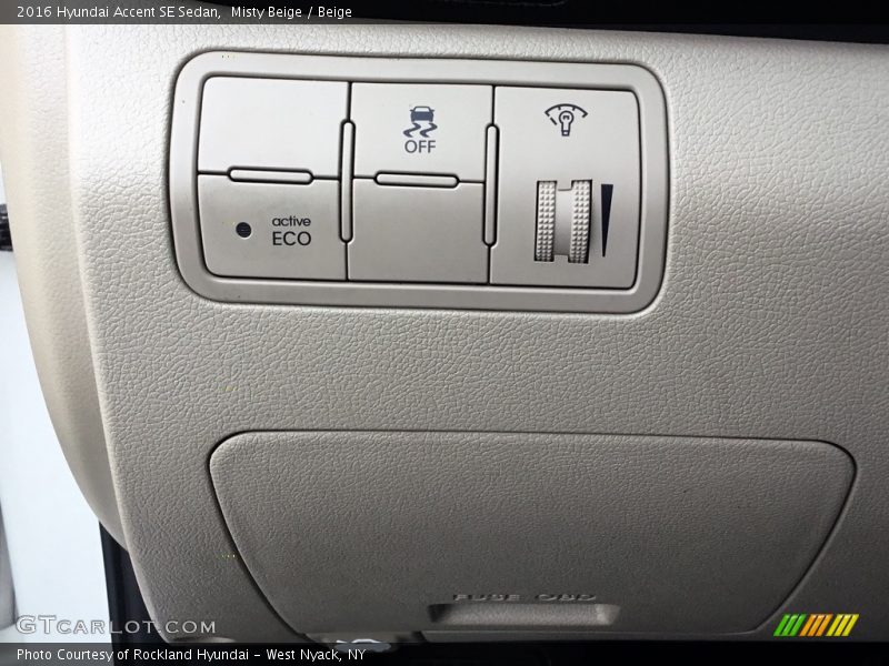 Misty Beige / Beige 2016 Hyundai Accent SE Sedan