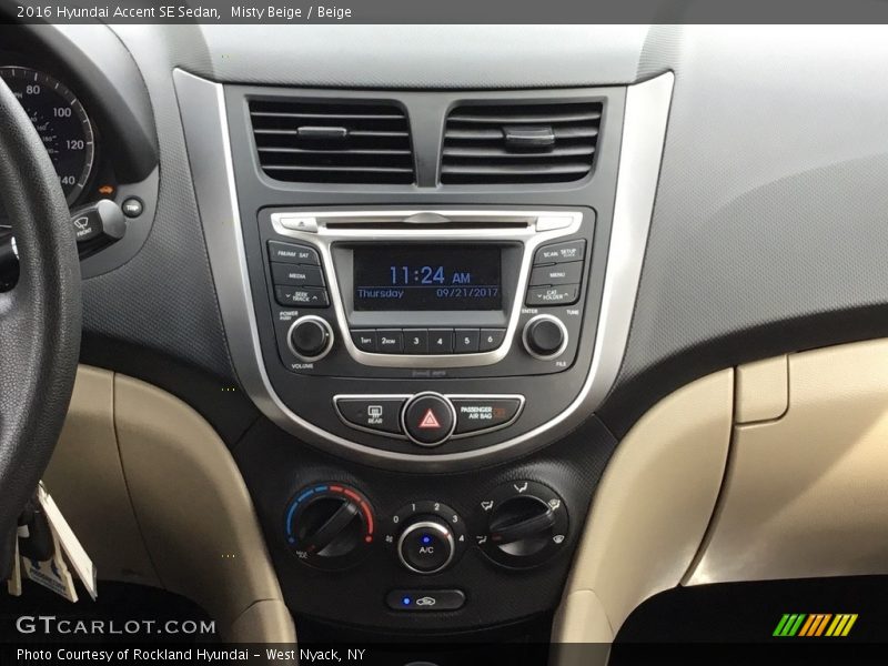 Misty Beige / Beige 2016 Hyundai Accent SE Sedan