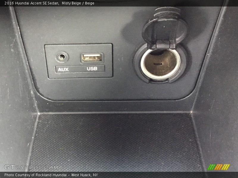 Misty Beige / Beige 2016 Hyundai Accent SE Sedan